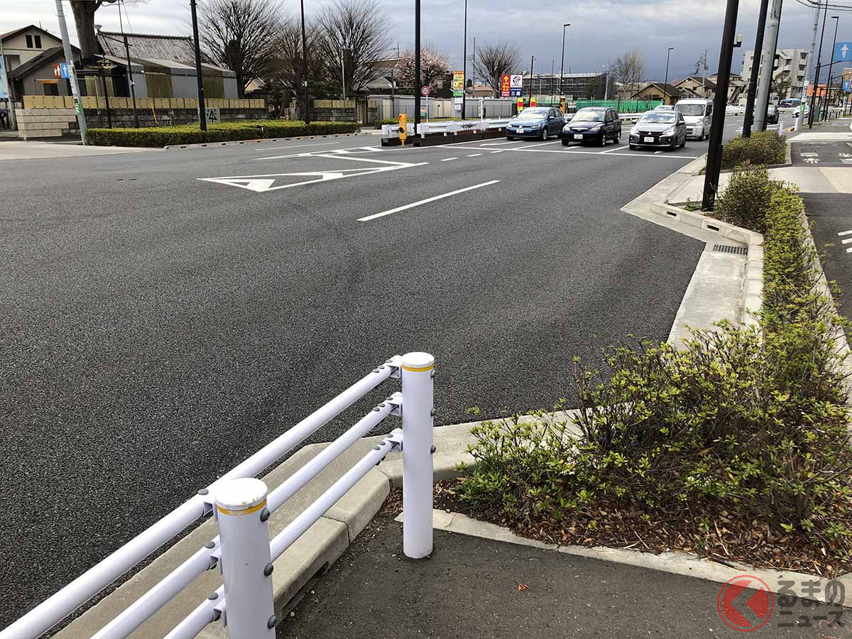 植栽を削って設けられた交差点の「謎スペース」