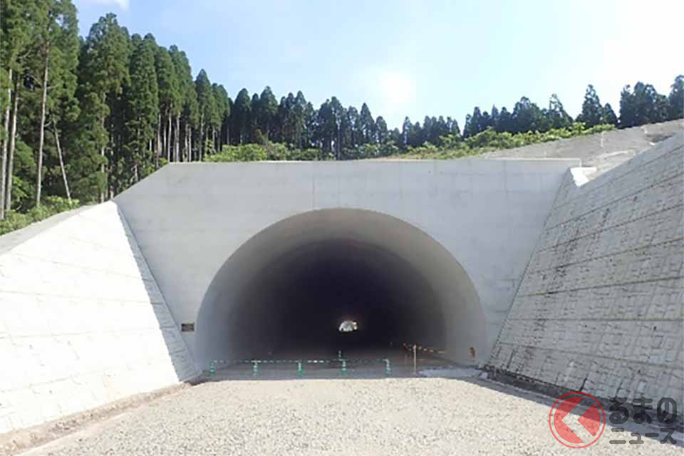 九平トンネルの日南北郷IC側坑口。2019年11月撮影(画像:国土交通省九州地方整備局宮崎河川国道事務所)