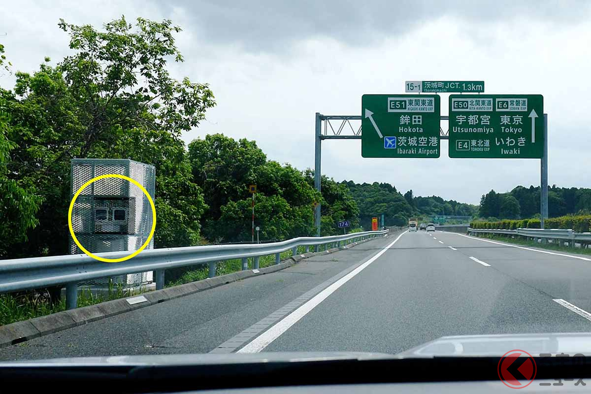 北関東道の半固定式オービス本体を車内から撮影（画像：オービスガイド）