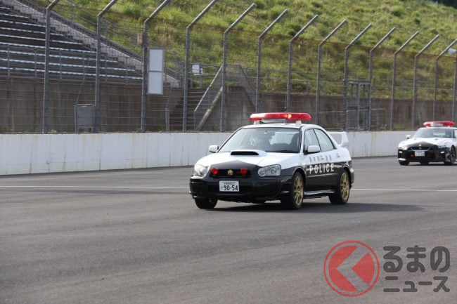 パトカー追い越したら違反になる 高速道路でドキドキ 何に注意すればいいのか くるまのニュース パトカー追い越したら違反になる 高速道路でドキドキ 何に注意すればいいのか くるまのニュース