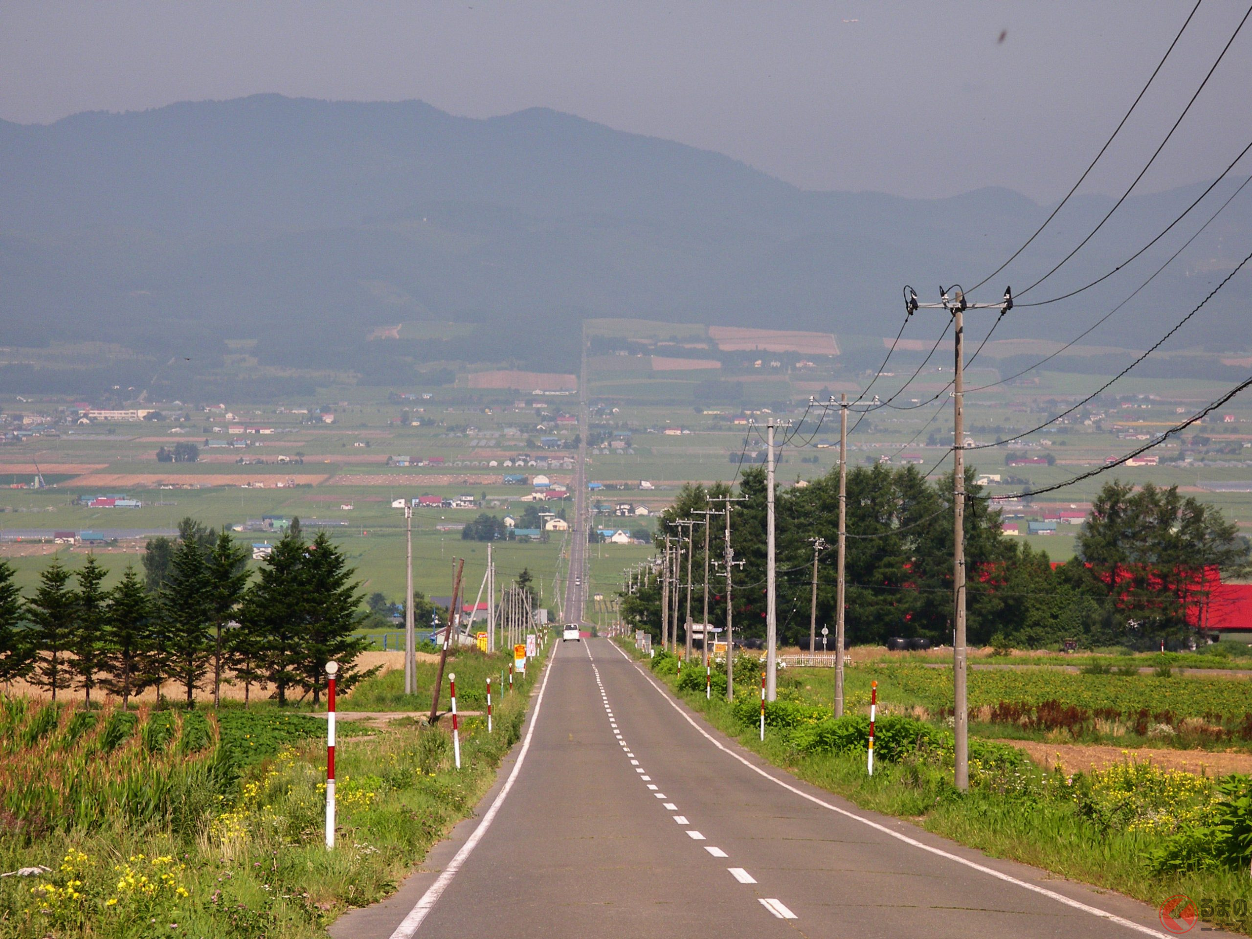 ガードレールが無く、長く伸びた道が多い印象の北海道