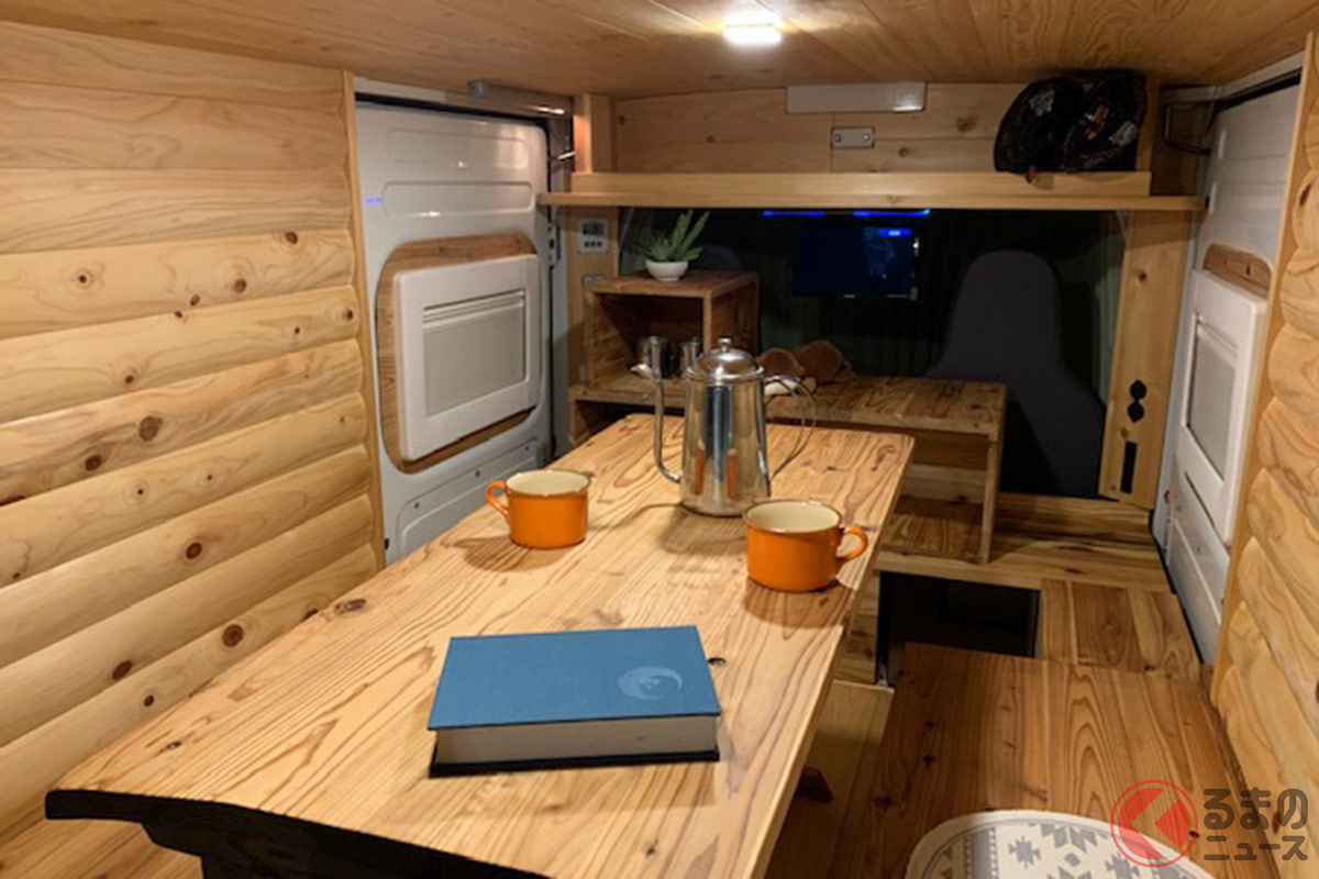静岡県産の「富士ひのき」を使用した三島ダイハツオリジナル軽キャンパー「Quokka」(提供:三島ダイハツ)
