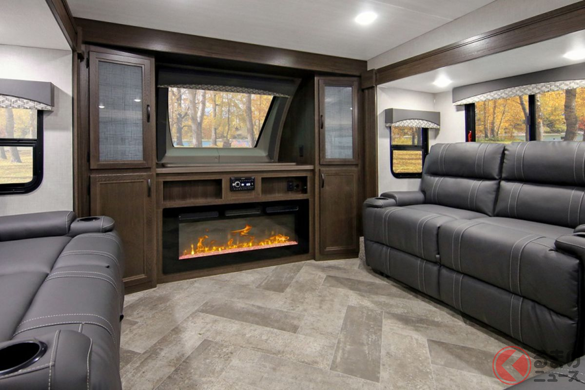 まるで高級ホテルのようなラグジュアリーな室内空間! 全長11m超えのウィネベーゴ「ボヤージュ 5TH WHEEL V3436FL」