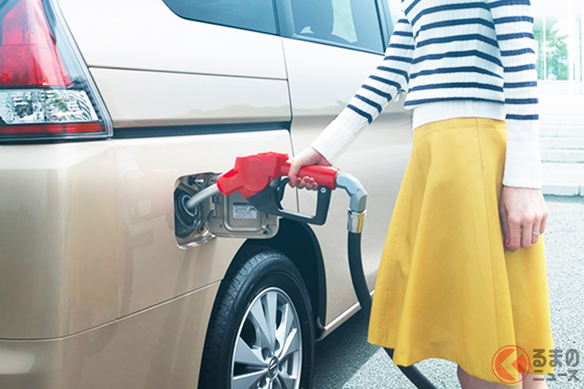 なぜ給油口はメーカーや車種でバラバラなのか?