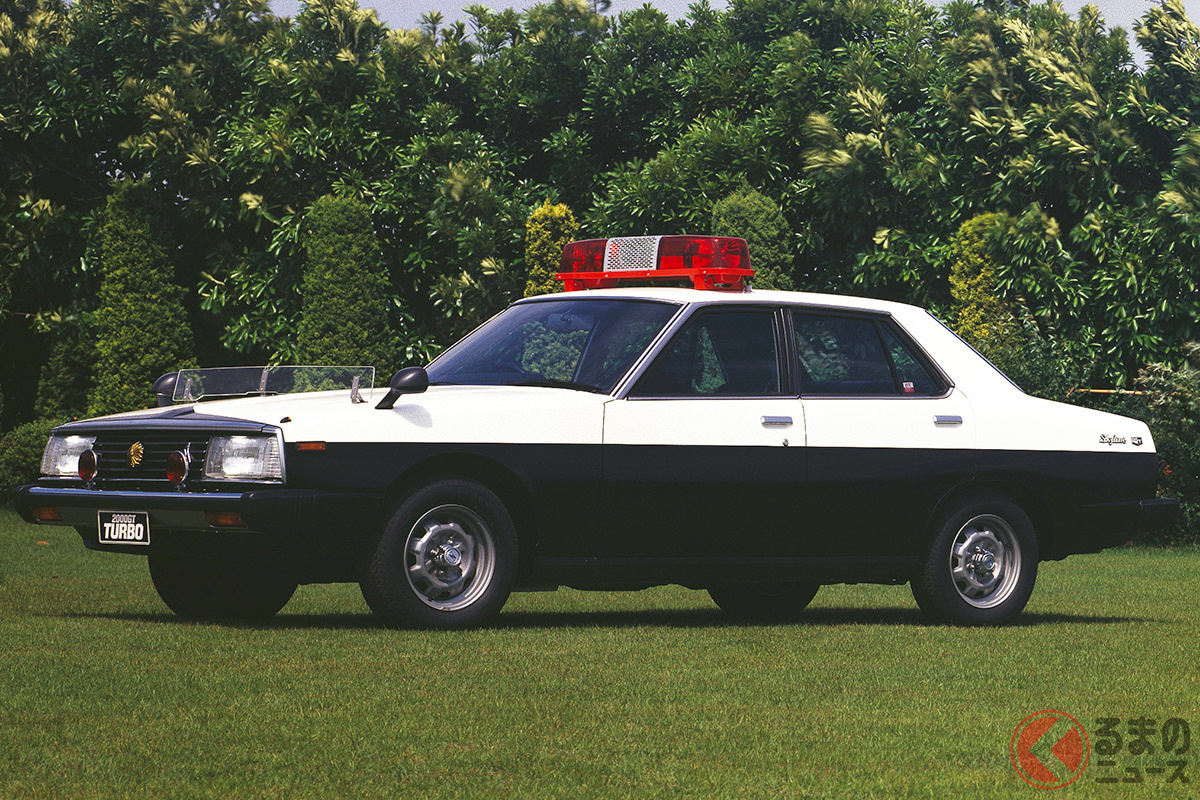 パトカーはいつから白黒なのか(画像は5代目C210型スカイラインのパトカー)