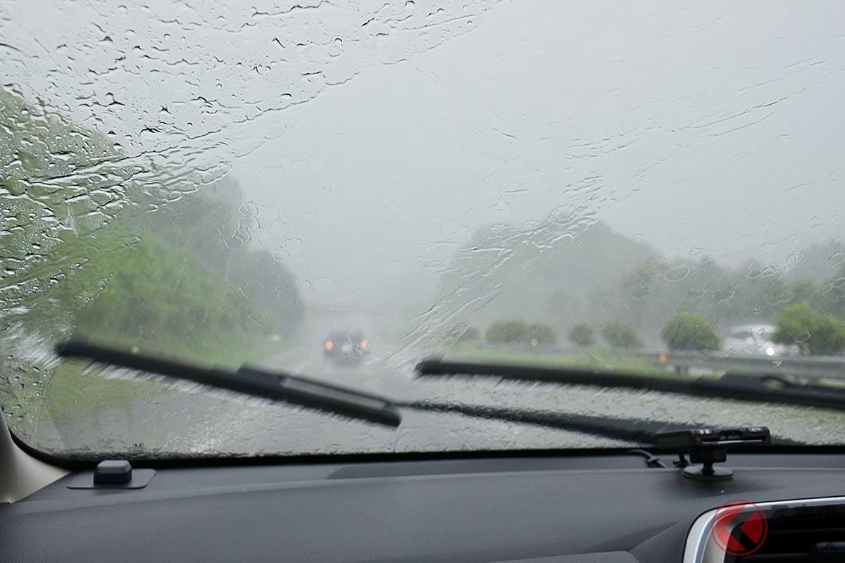 高速道路走行中にゲリラ豪雨に遭遇