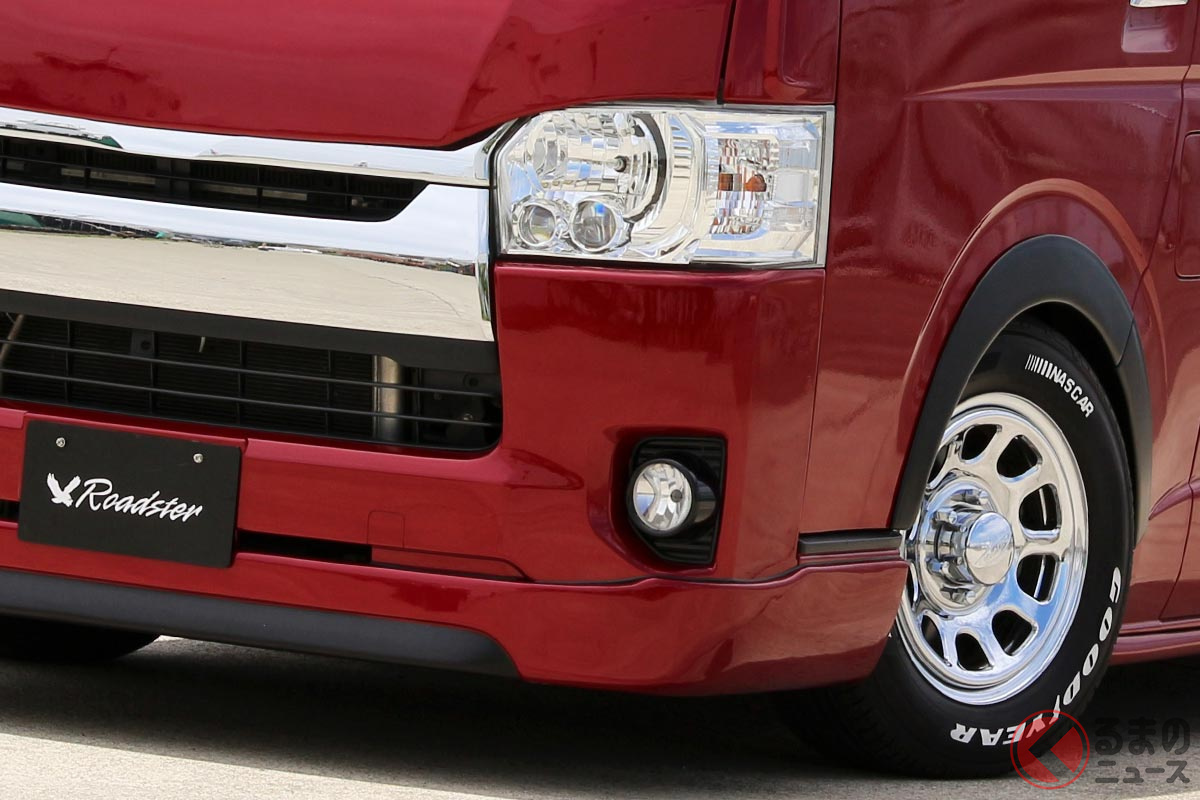 ダウンルックオーバーフェンダーでドレスアップしたトヨタ「ハイエース」