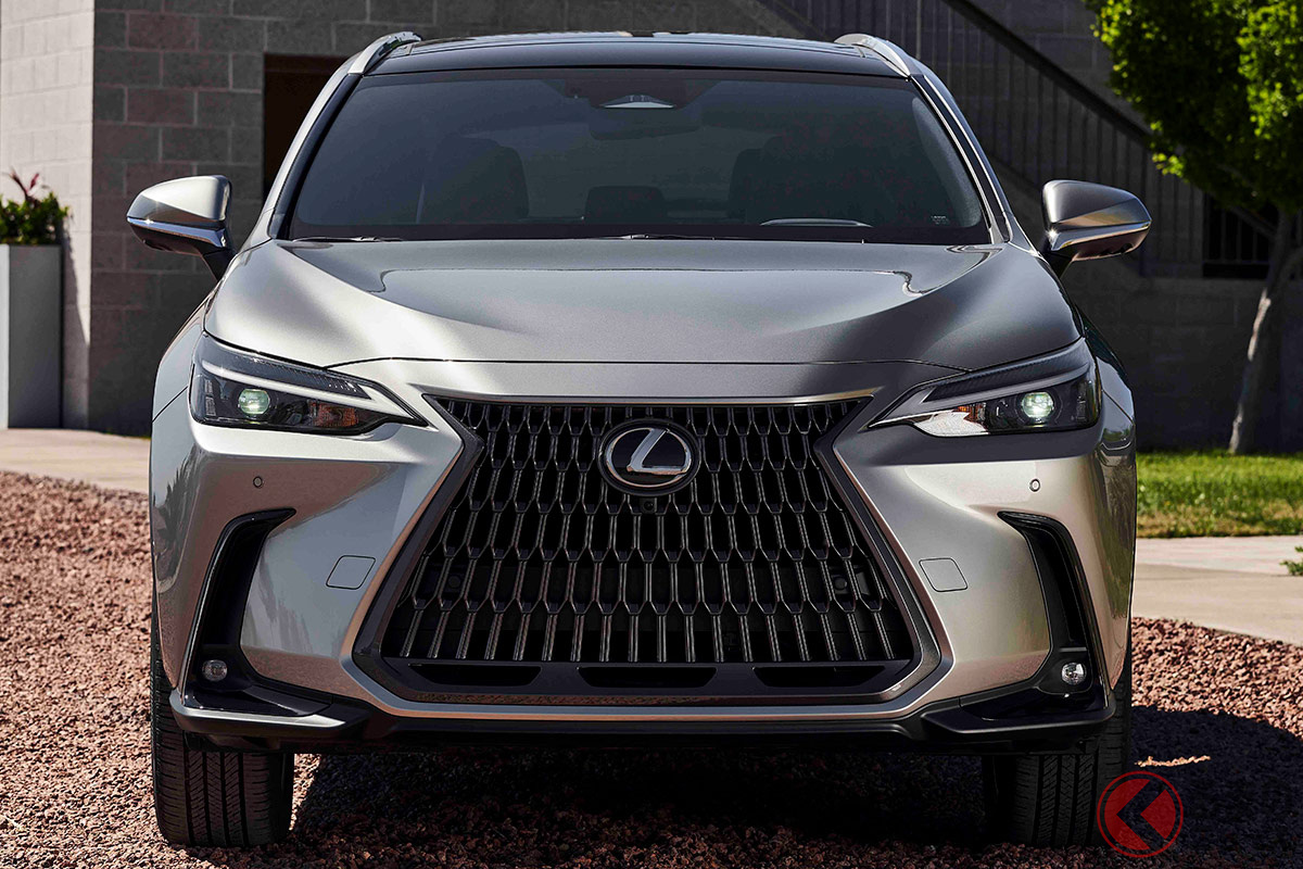 すべてが大幅進化した2代目となる新型「NX」。内外装デザインはよりスタイリッシュになった