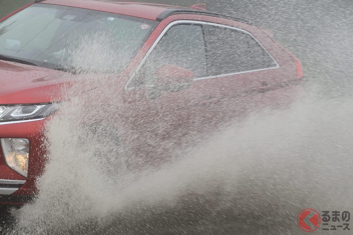 クルマの 水はね は泣寝入り 損害賠償は請求可能 トラブル防止方法とは くるまのニュース クルマの 水はね は泣寝入り 損害賠償は請求可能 トラブル防止方法とは くるまのニュース