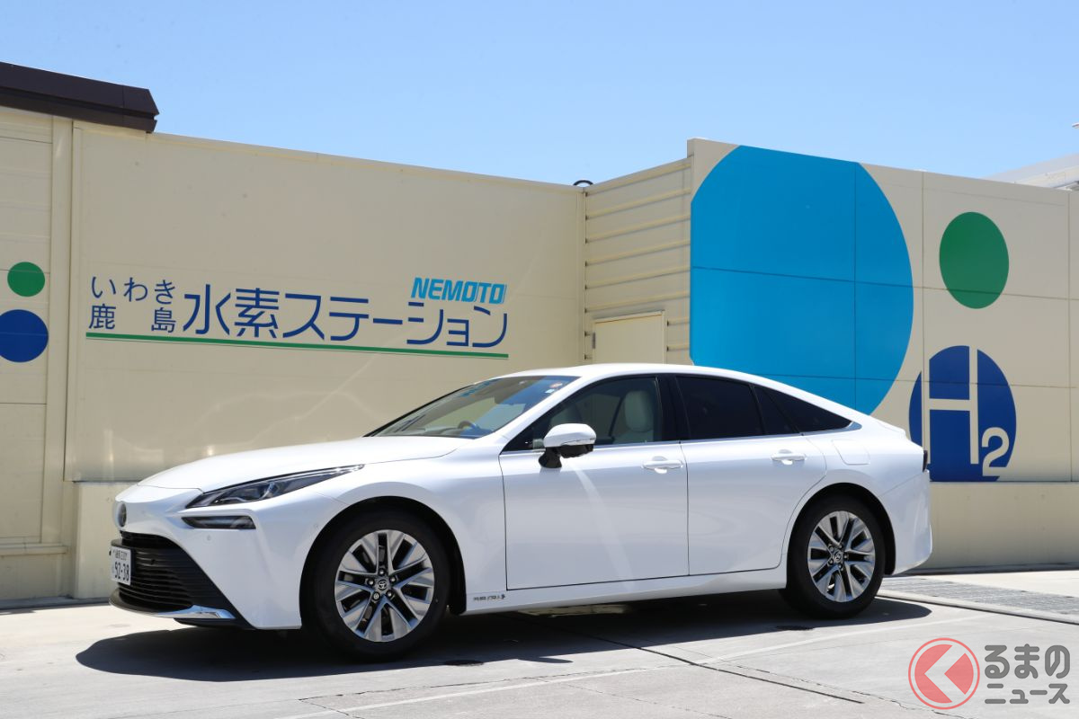 フランスチームの世界記録に挑戦する国沢光宏氏の「ミライ」画像はスタート地点の「いわき鹿島水素ステーション」