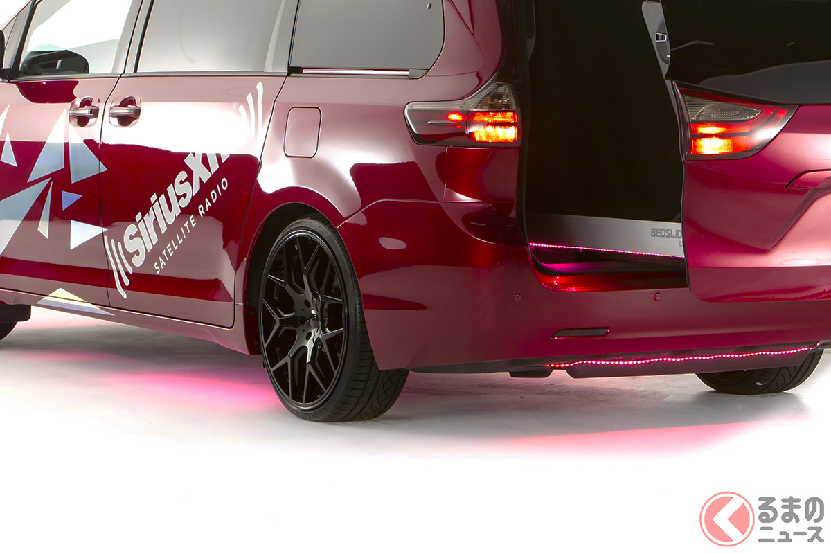 かつてカスタムの定番だったネオン管&LED(画像は北米トヨタのショーカーとなる「シエナ リミックス」)