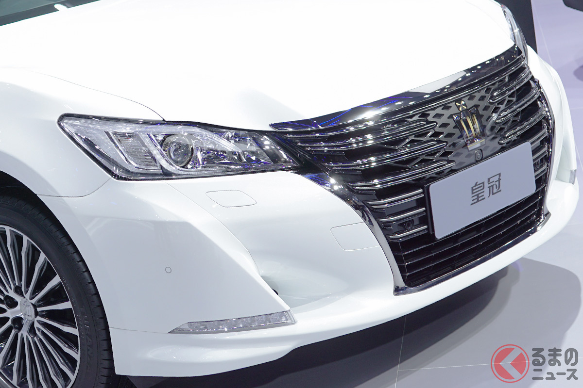 日本仕様とは異なるデザインのトヨタ「クラウン」(撮影:加藤ヒロト)