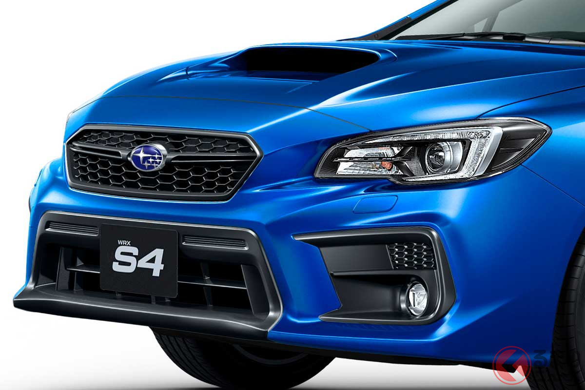 「WRブルー・パール」のボディカラーが目立つスバル「WRX S4」