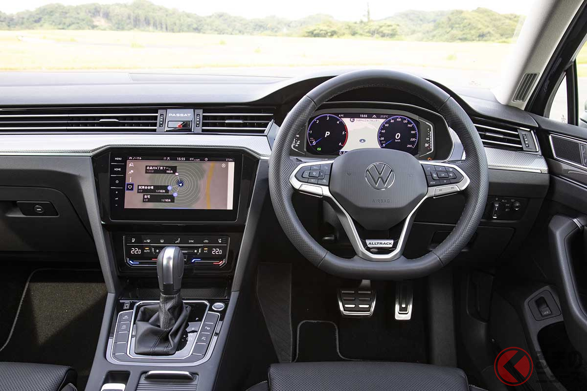 VW改良新型「パサート・オールトラック」のインパネ。デジタルメータークラスター「Digital Cockpit Pro」が標準装備