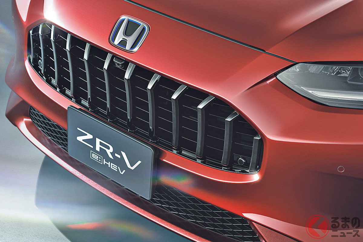 縦フィンが並ぶ個性的なフロントグリルを特徴とするホンダ 新型SUV「ZR-V」がカッコいい!
