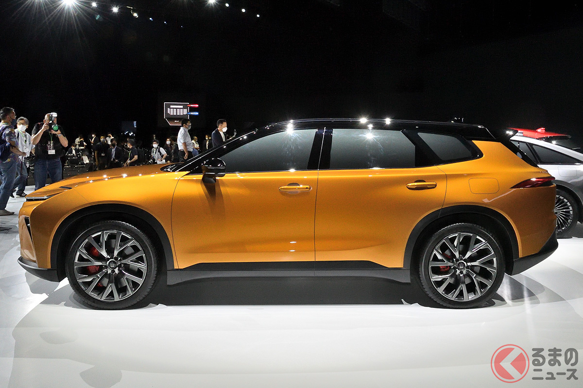 2022年7月の世界初公開時点ではイエローのようなボディーカラーのモック仕様となる「クラウンエステート」がメディアに公開されていた