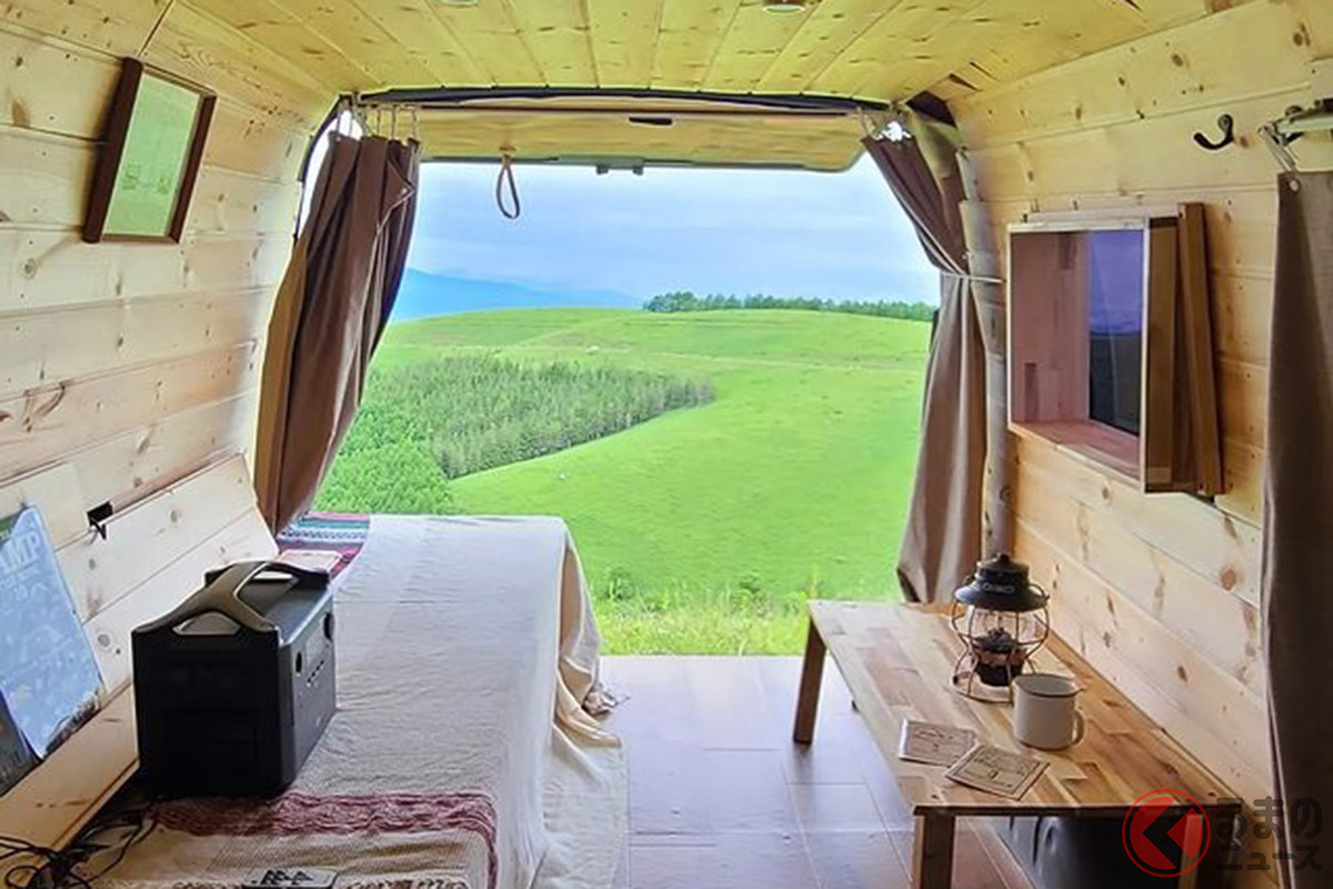 もう家です トヨタ ハイエース車中泊仕様 のウッド調内装に驚愕 世界に1台のこだわりモデルとは くるまのニュース もう家です トヨタ ハイエース車中泊仕様 のウッド調内装に驚愕 世界に1台のこだわりモデルとは くるまのニュース