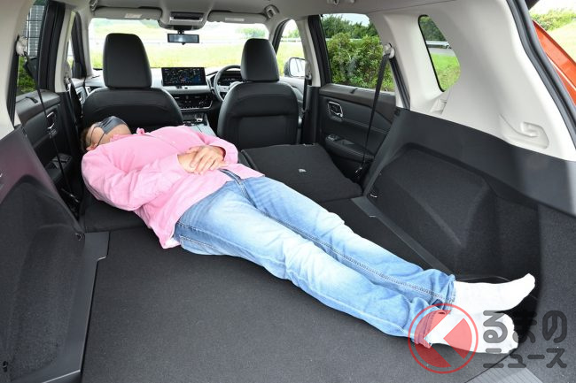 新型suvで 車中泊 可能 老舗4代目は車内で 寝れる 日産 新型 エクストレイル に寝転んでみた くるまのニュース