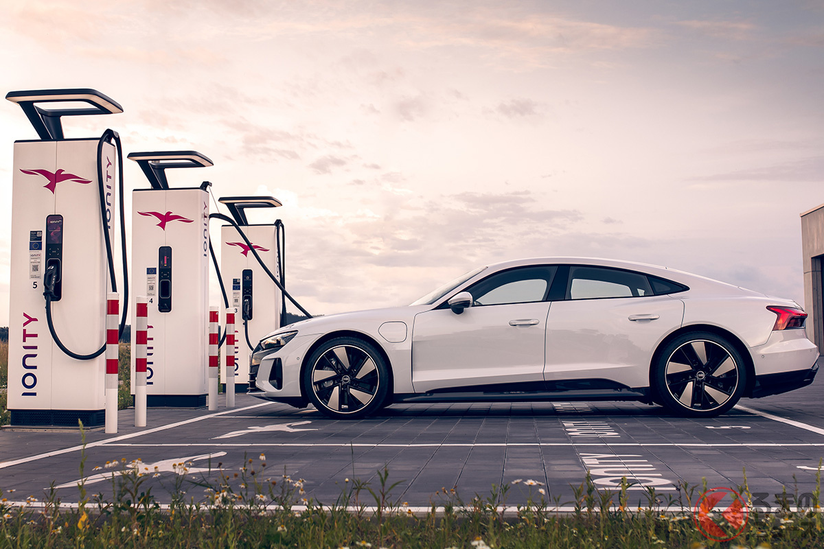 プレミアムブランド「アウディ」の高性能EV「 e-tron GT」(写真はアウディ・ポルシェなどによる合弁事業IONITY(アイオニティ)が欧州で展開する充電ステーション)