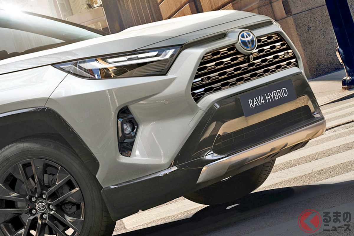 写真は欧州で一部改良されたトヨタ 新型「RAV4 ハイブリッド」2023年モデル