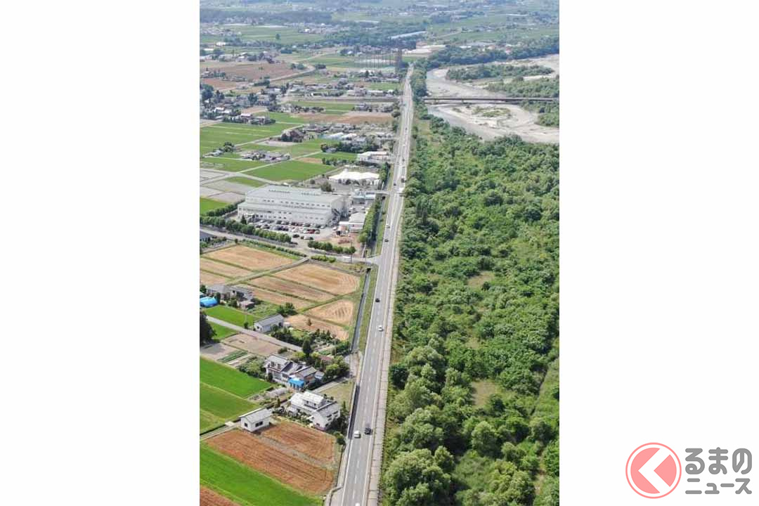 松本糸魚川連絡道路の現道活用区間となる安曇野市の高瀬川右岸道路(画像:長野県)