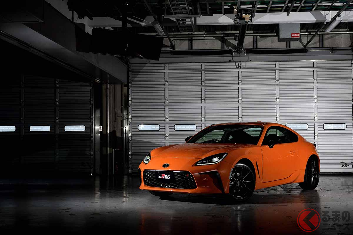 オレンジのボディカラーが美しい「GR86 RZ“10th Anniversary Limited”」