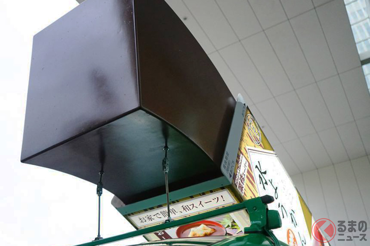 飛び出しそう!? 業務スーパーを運営する神戸物産が手掛けた「水ようかんカー」(画像提供:神戸物産/日産)