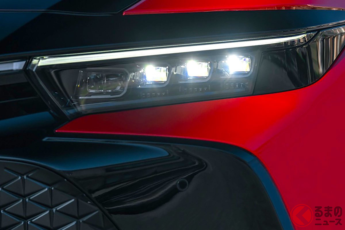 米国SNSでお披露目された新型クラウンのヘッドライト