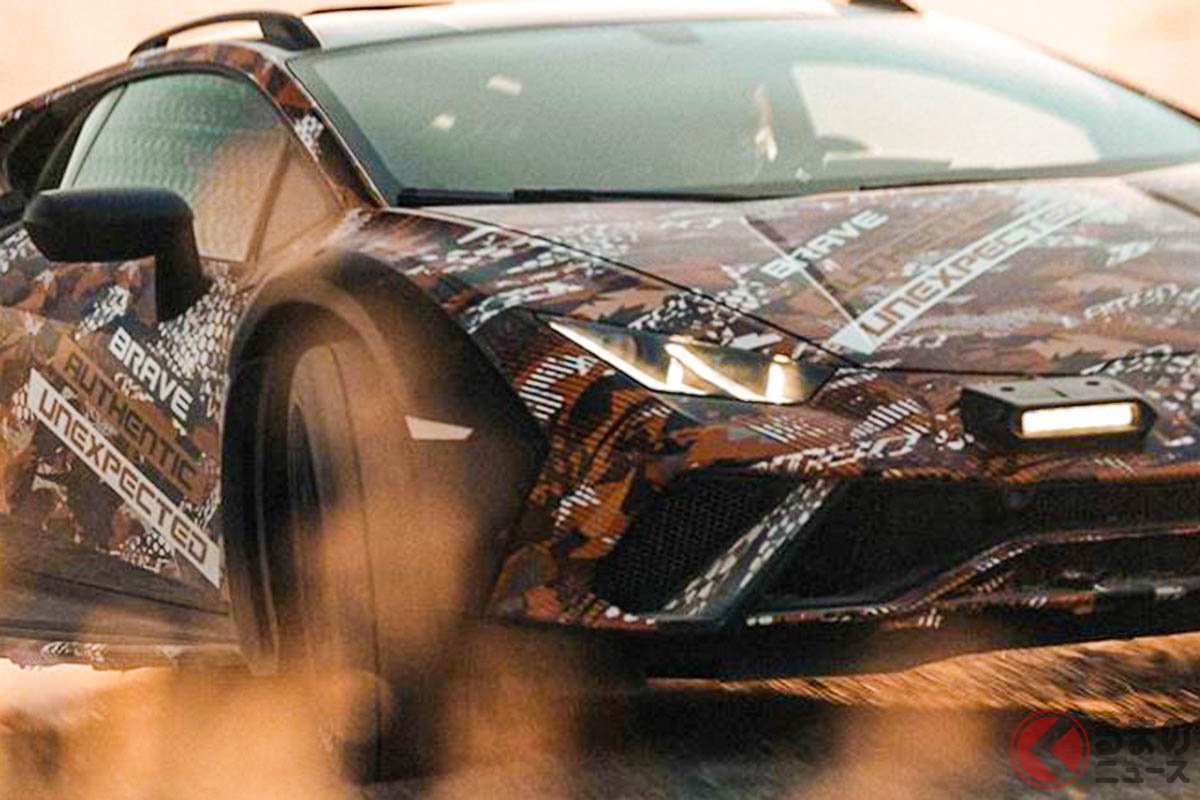 ランボルギーニが公表した動画の中で疾走するウラカンSTERRATO(ステラート)とナンバーに記載されたクルマ