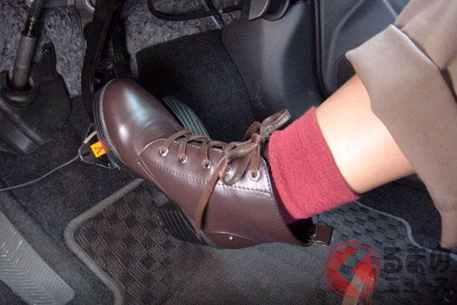 サンダルやスリッパはng 裸足で運転 ならok 意外と知らない とっさに起こる 危険性 とは くるまのニュース サンダルやスリッパはng 裸足で運転 ならok 意外と知らない とっさに起こる 危険性 とは くるまのニュース