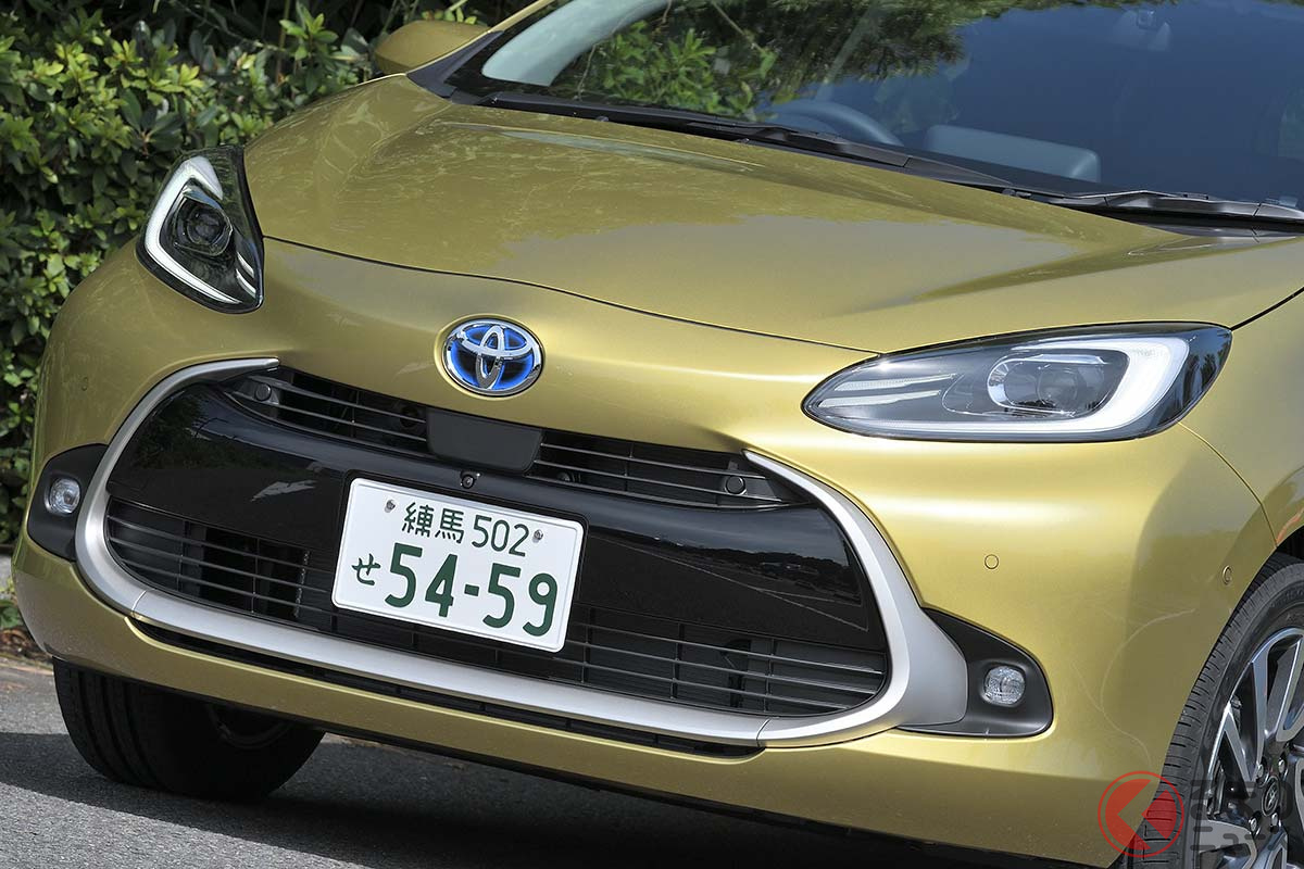 新型でもひと目でアクアとわかるデザインを採用