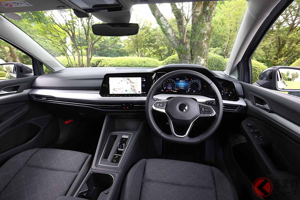 VW新型「ゴルフヴァリアント eTSIアクティブ」のインパネ
