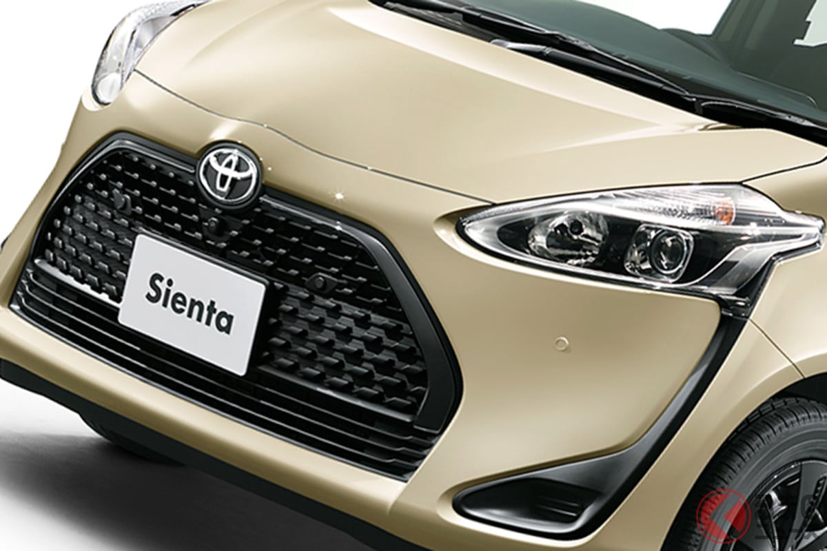 アウトドアテイストの強い「ベージュ」のボディカラーもシエンタの2列シート車「FUNBASE(ファンベース)」追加の2018年に新設定された(写真は2019年設定のアウトドア特別仕様車「GLAMPER」(グランパー))