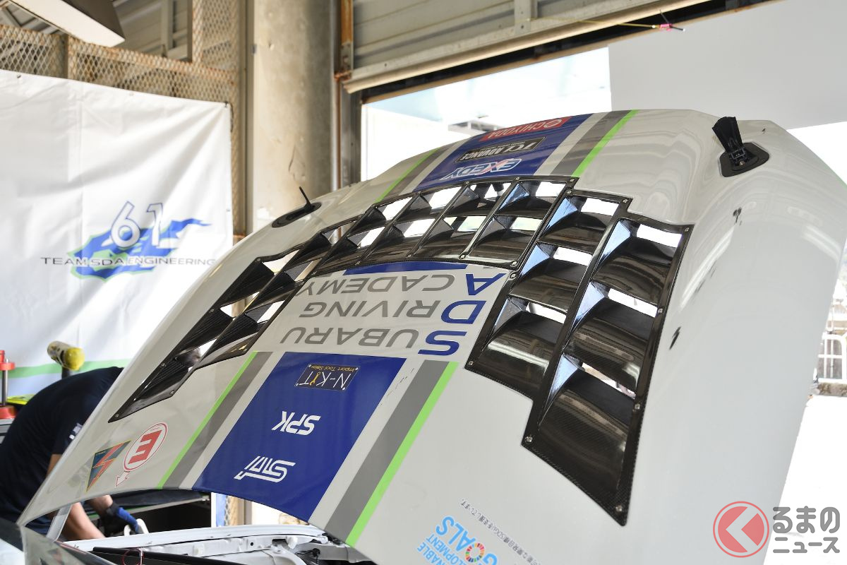 ボンネットに航空機の端材を利用した再生カーボンパーツを使用する61号車「Team SDA Engineering BRZ CNF Concept」