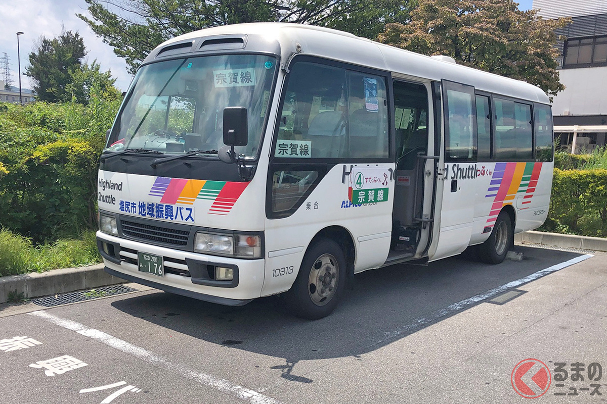 長野県塩尻市の地域振興バス（コミュニティバス）「すてっぷくん」はマイクロバスや小型バスで運行されていた[撮影：桃田健史]