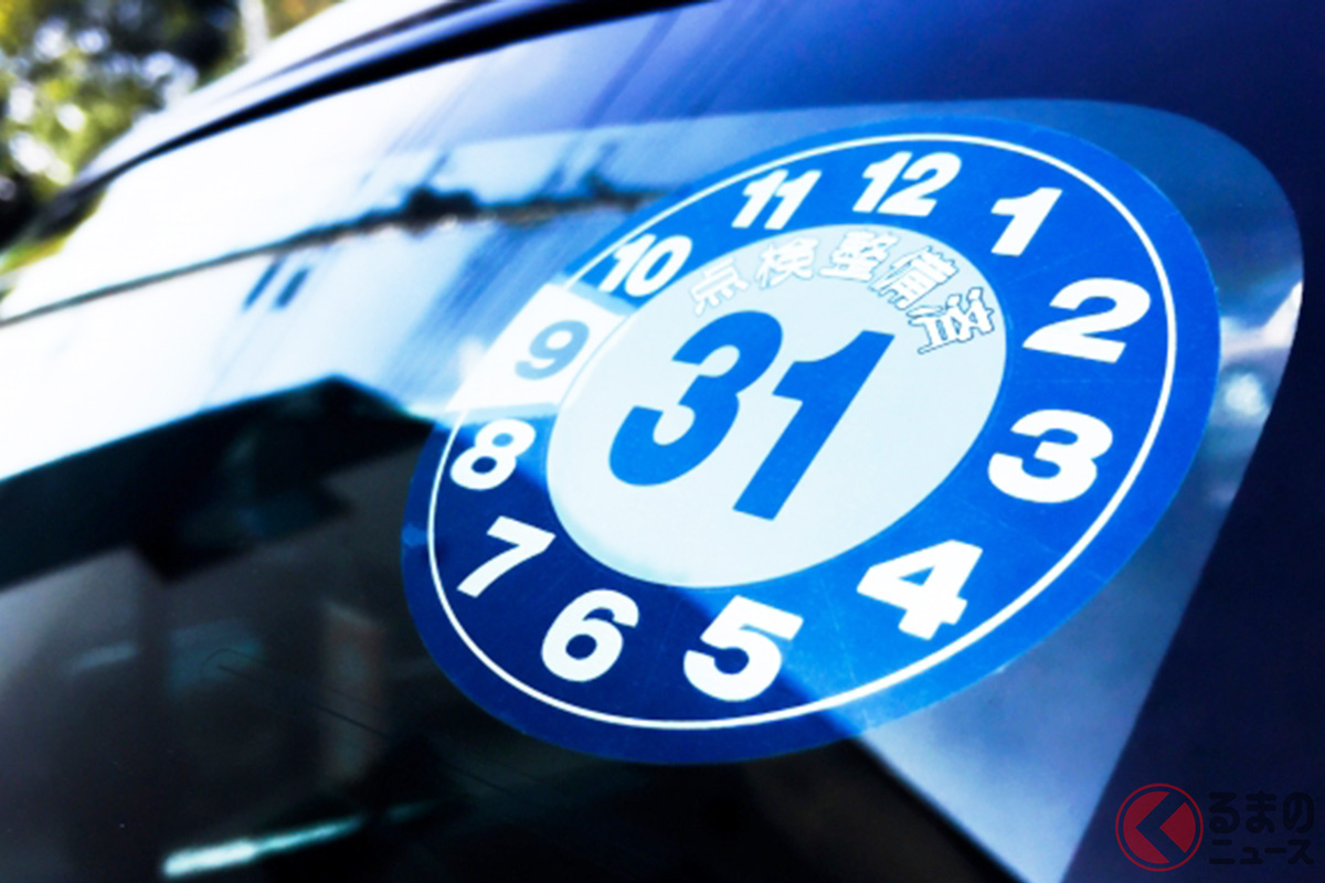 義務化されている「車のステッカー」貼り付ける意味とは?(画像はイメージ)