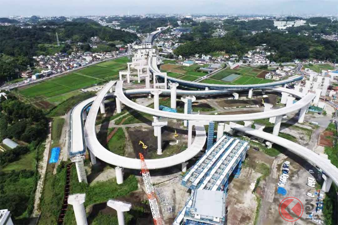 高速横浜環状南線と横浜湘南道路が接続する栄IC・JCT。2022年7月撮影(画像:国土交通省関東地方整備局)