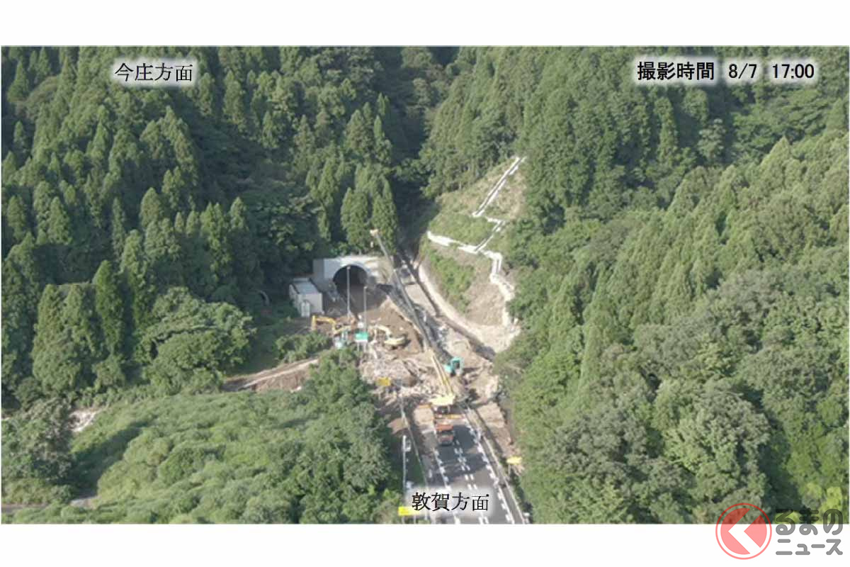北陸道下り敦賀トンネル入口付近の被災状況(画像:NEXCO中日本)