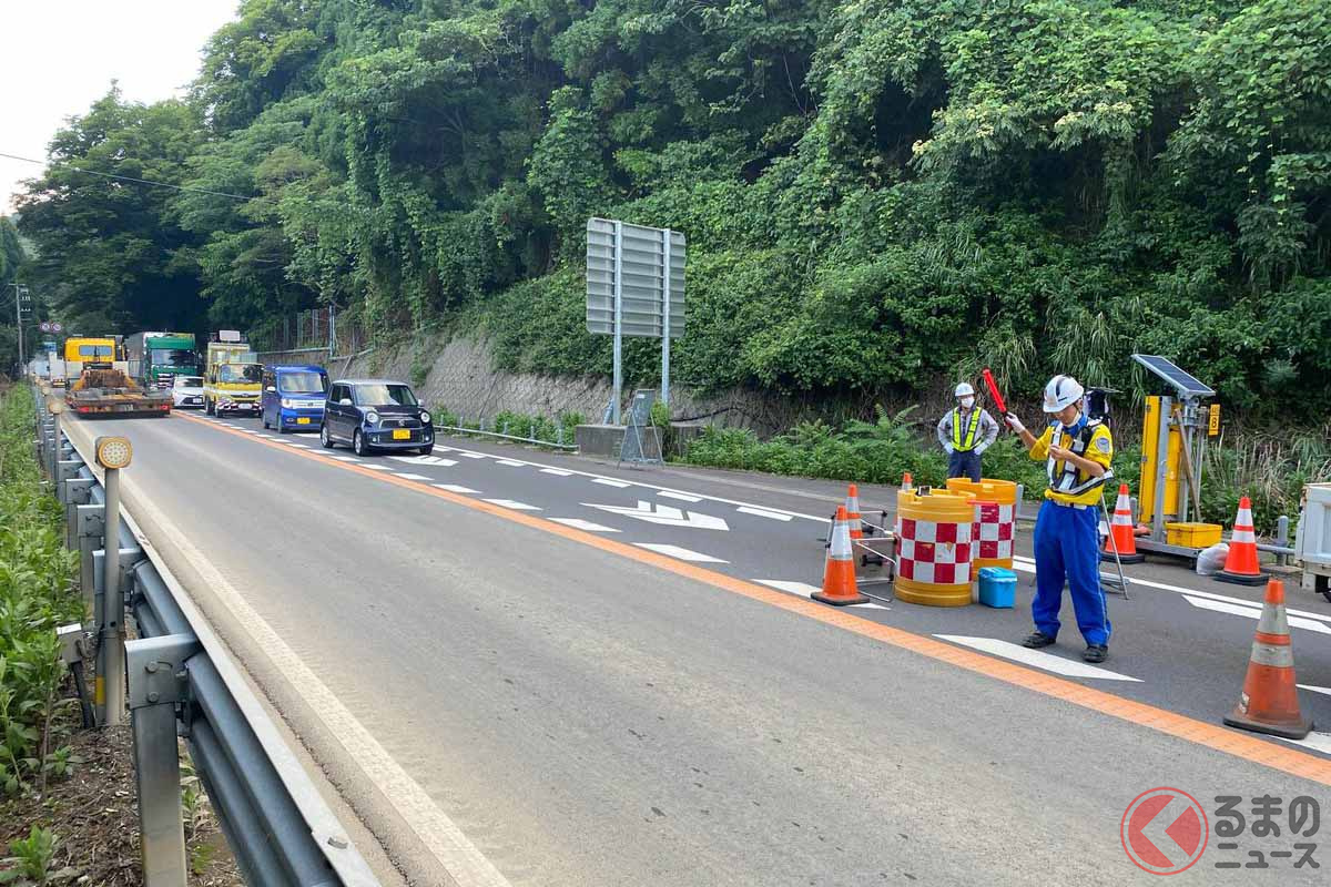 国道8号の片側交互通行規制の様子(画像:国土交通省近畿地方整備局福井河川国道事務所)