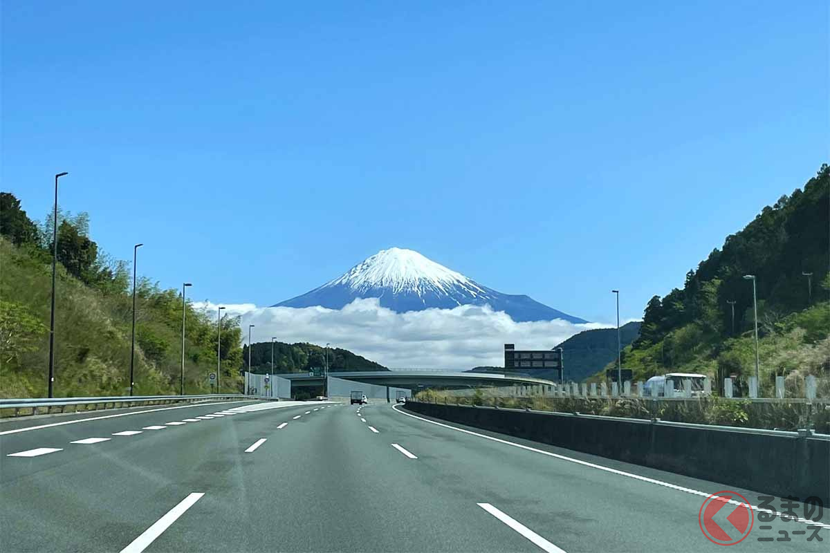 新東名高速から見た富士山(画像:写真AC)