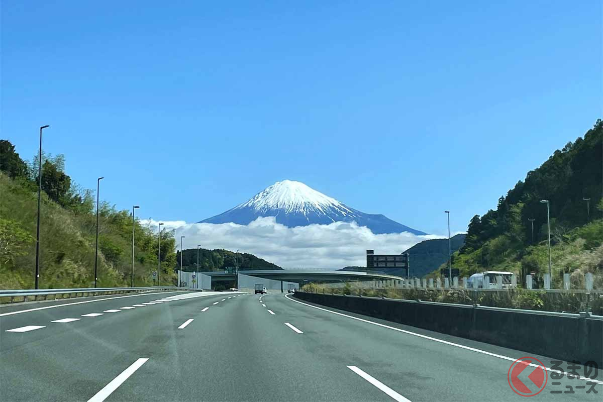 新東名高速から見た富士山（画像：写真AC）
