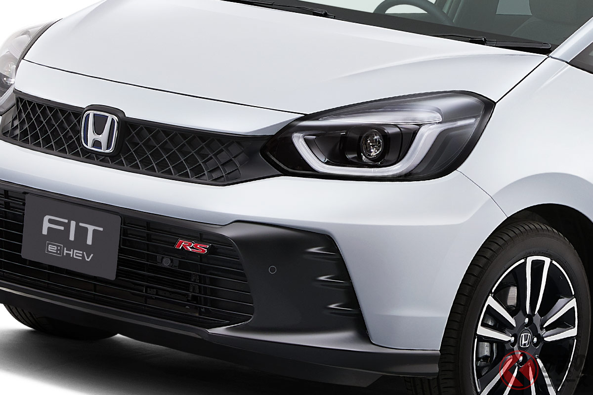 このデザインは…良い? 約2年半ぶりの「RS 復活!?」 新型「フィット」に注目が集まる!