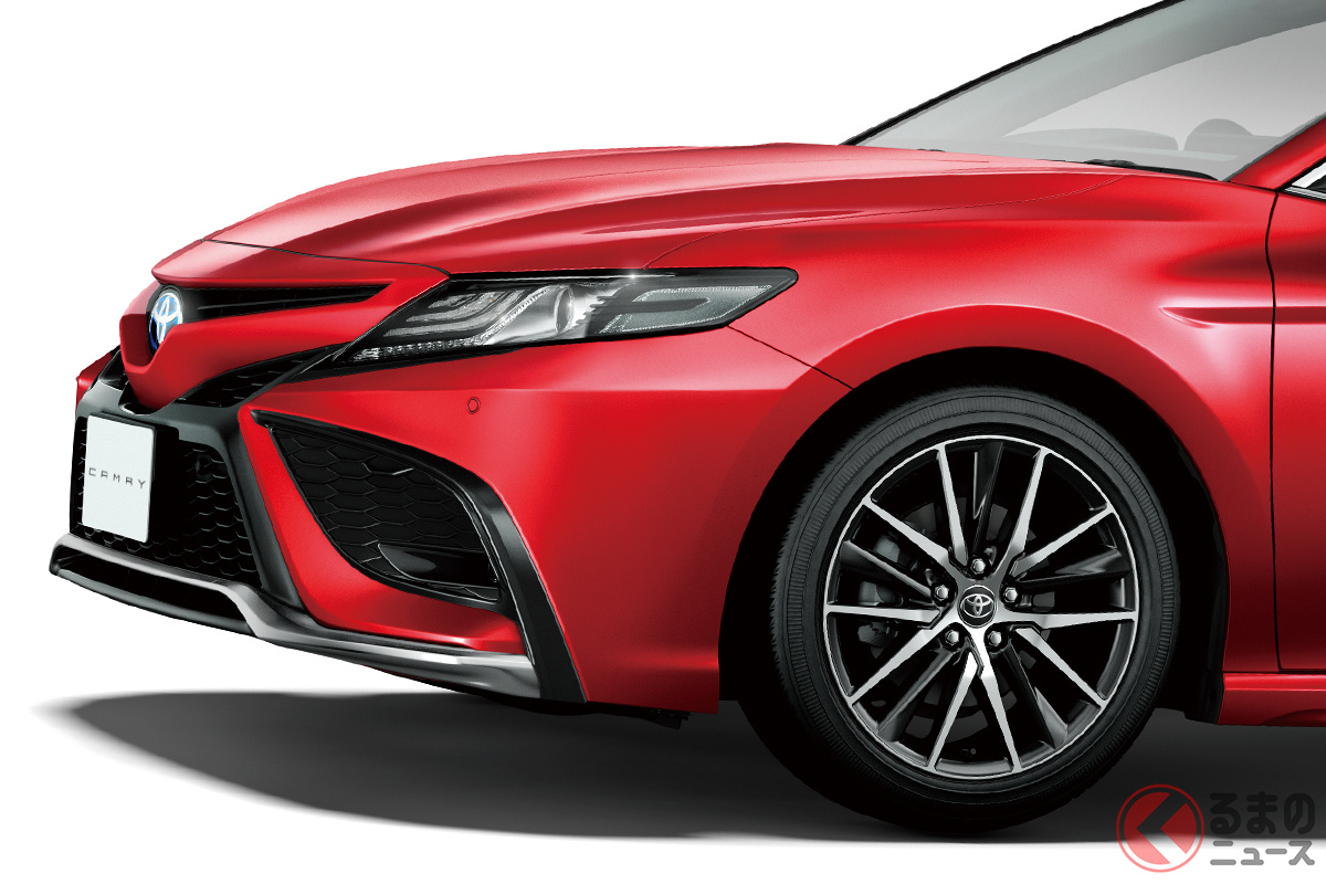 外板色に追加された「エモーショナルレッドIII」のトヨタ「カムリ」