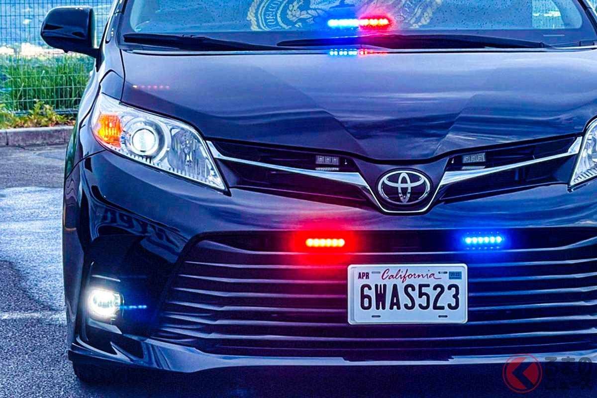 日本で発見!トヨタ最大級ミニバン「シエナ」のパトカー