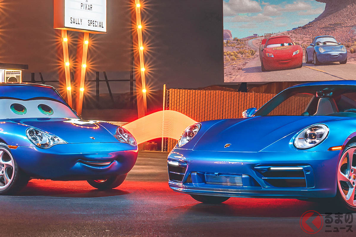 「カーズ」に登場するヒロイン役の「サリー・カレラ」(左)とポルシェ「911 サリースペシャル」(右)