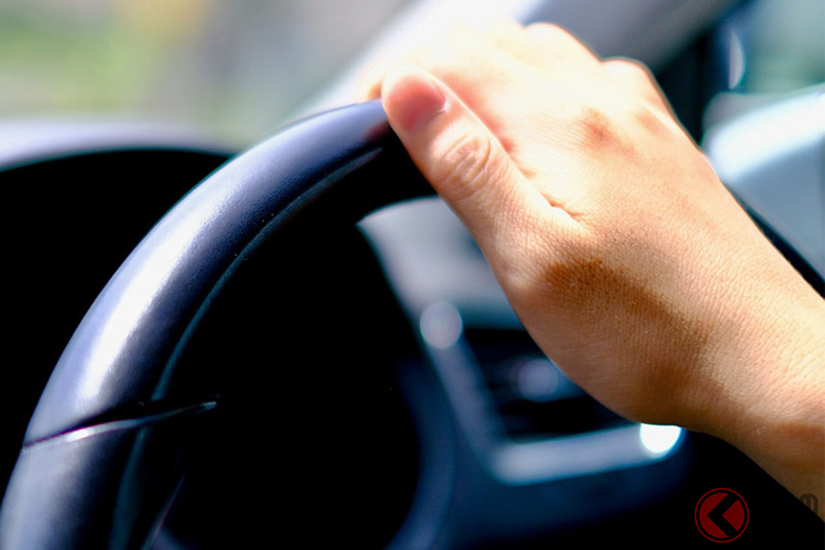 度々問題となる「あおりハンドル」行為はなぜ起こるのか?