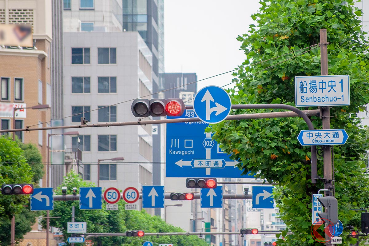 複雑に制御される信号機