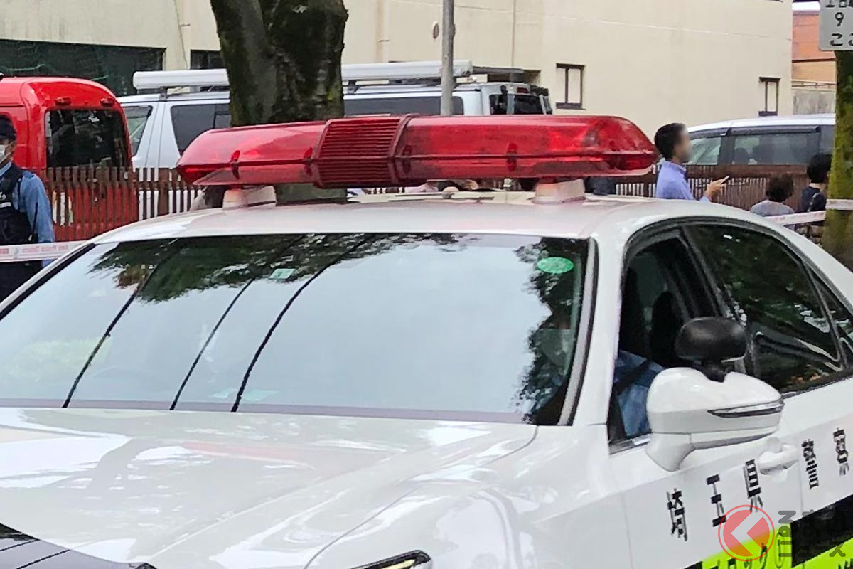 パトカーや救急車以外にも 回転灯 には5色あった 一般車両でも使える色とは くるまのニュース パトカーや救急車以外にも 回転灯 には5色あった 一般車両でも使える色とは くるまのニュース