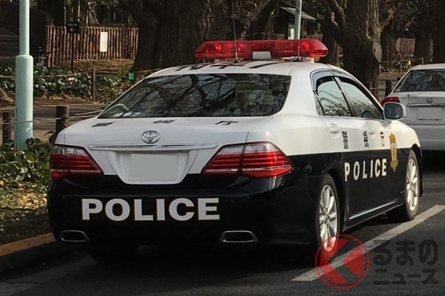 白黒パトカーに青い回転灯を載せた車両は一体ナニ 通称 青パト の正体とは くるまのニュース