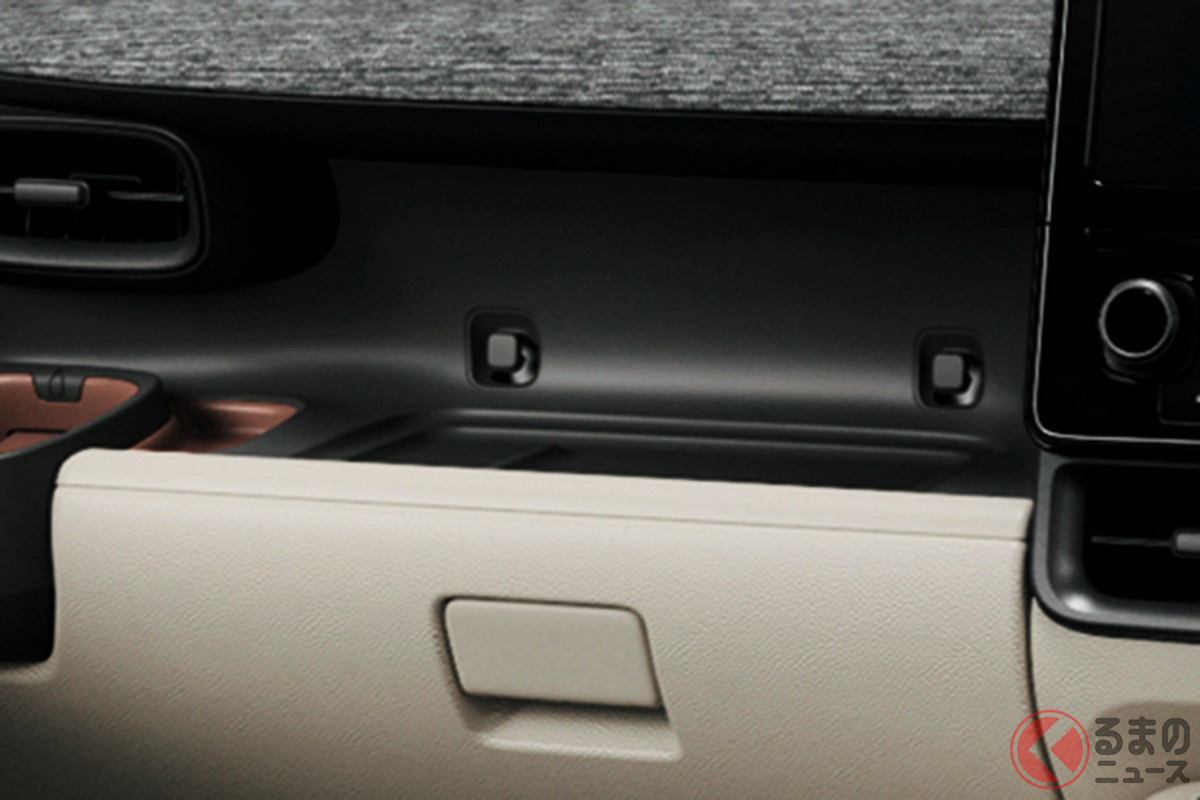 トヨタ新型「シエンタ」の助手席オープントレイ